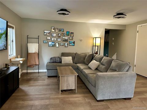 Tiny photo for 3584 Ashview Street, West Bloomfield Charter Township, MI 48324 (MLS # 20261005781)