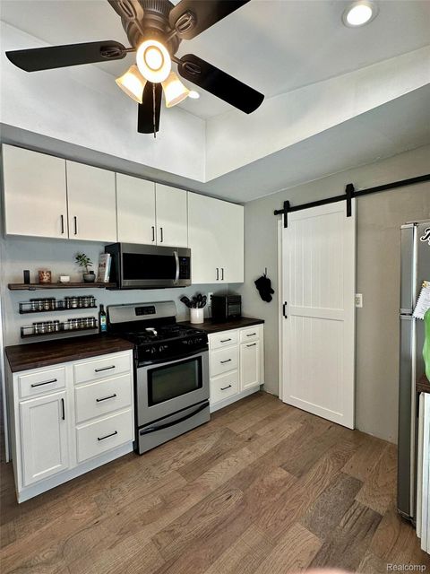 Tiny photo for 3584 Ashview Street, West Bloomfield Charter Township, MI 48324 (MLS # 20261005781)