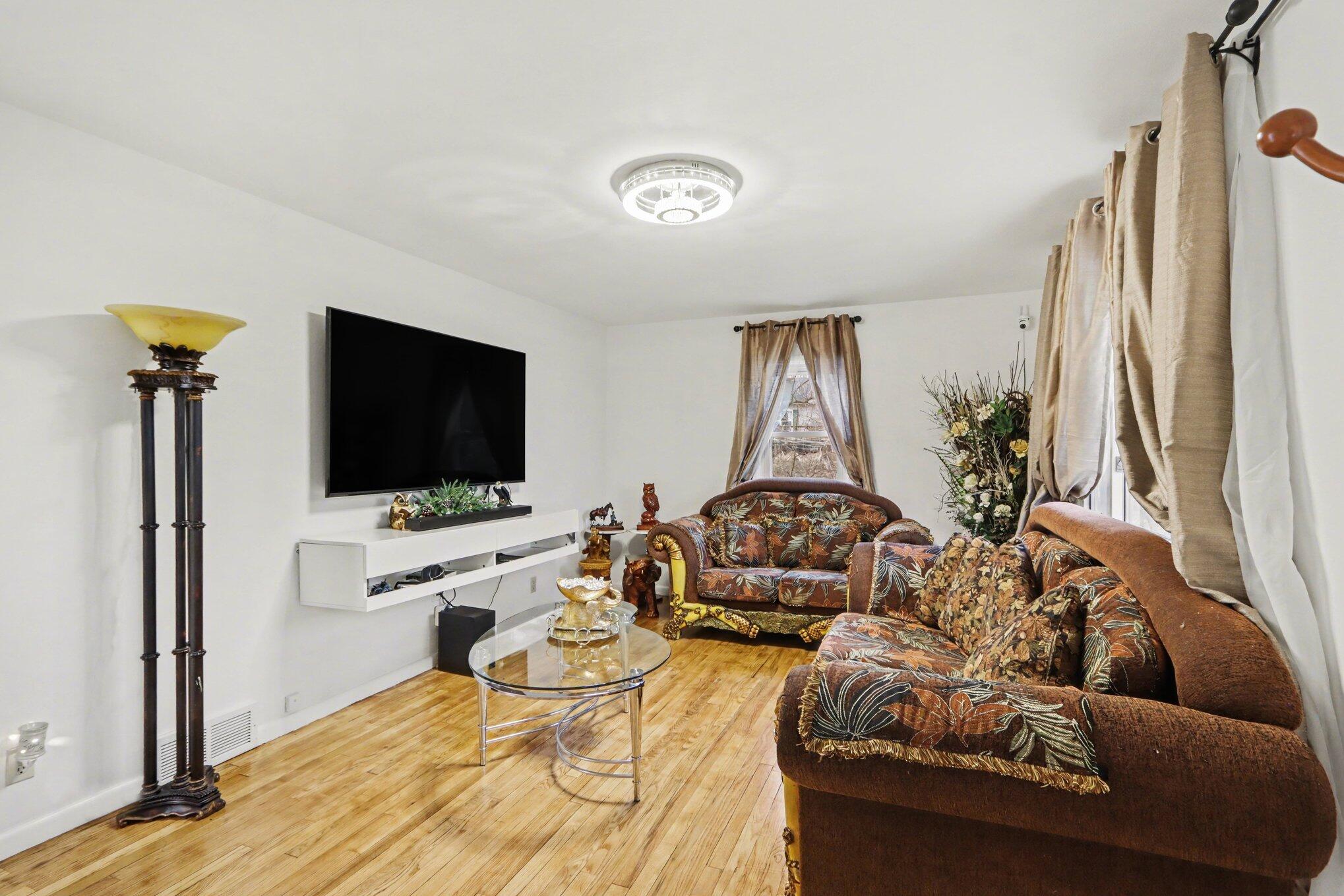 3104 Courtlandt Avenue