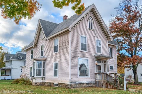 507 N Calhoun Street Lapeer City MI 48446