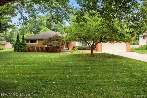 415 Booth Road Troy City MI 48085