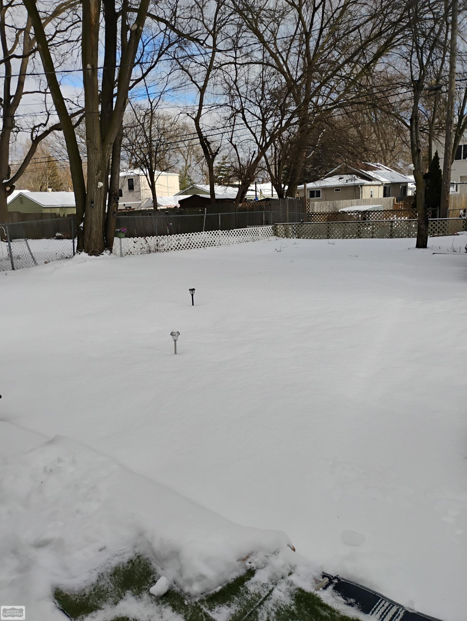 27392 Groveland Street