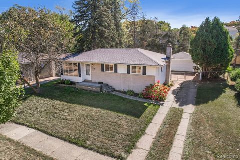 723 Sweetbriar Milford Village MI 48381