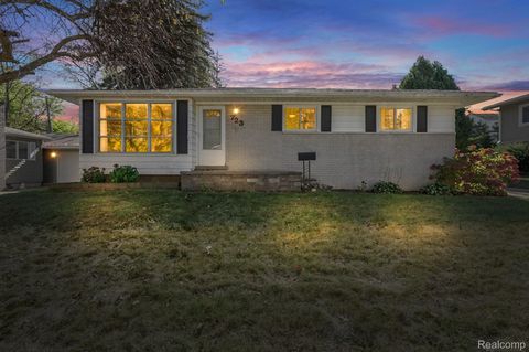 723 Sweetbriar Milford Village MI 48381