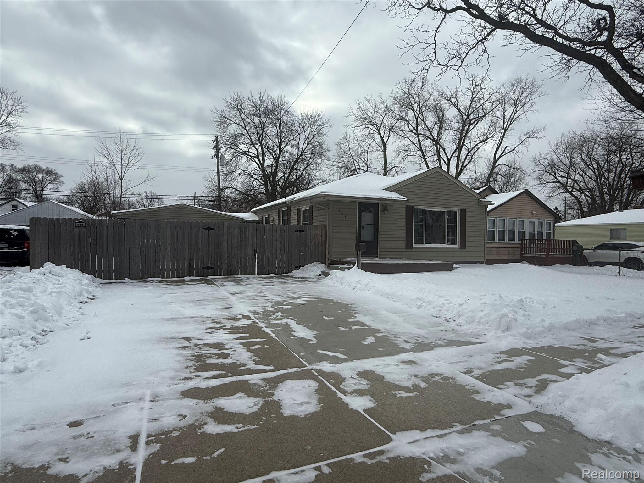 411 W Woodruff Avenue