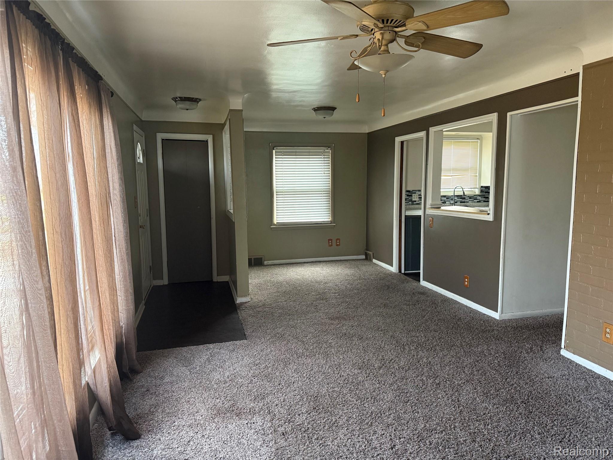 411 W Woodruff Avenue