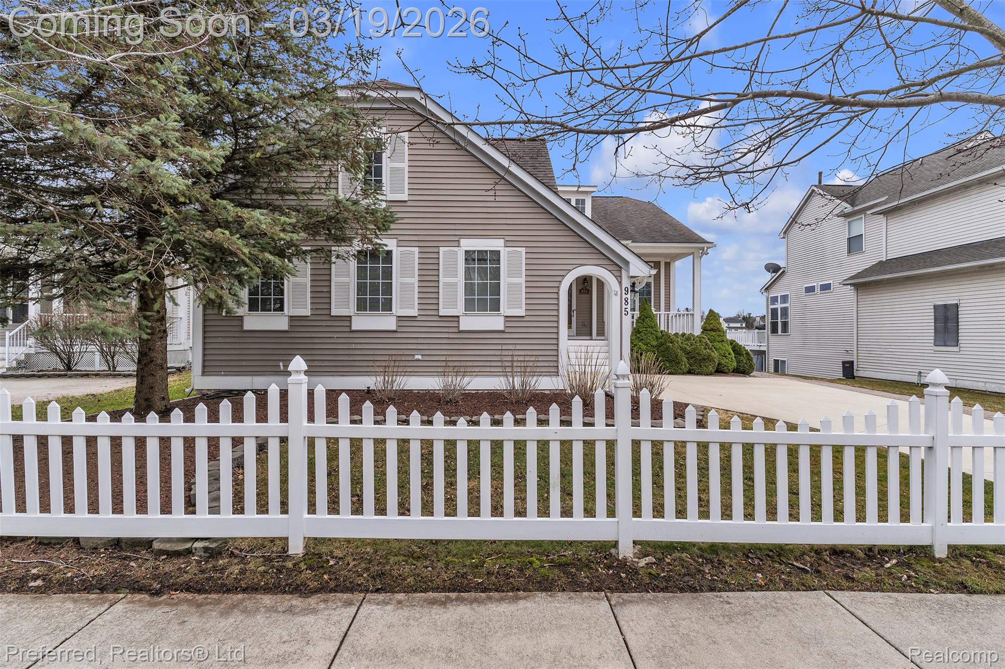 985 Watersedge Court