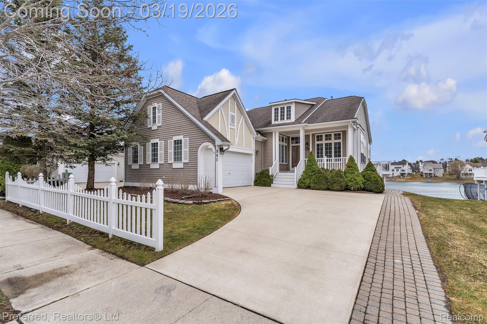 985 Watersedge Court