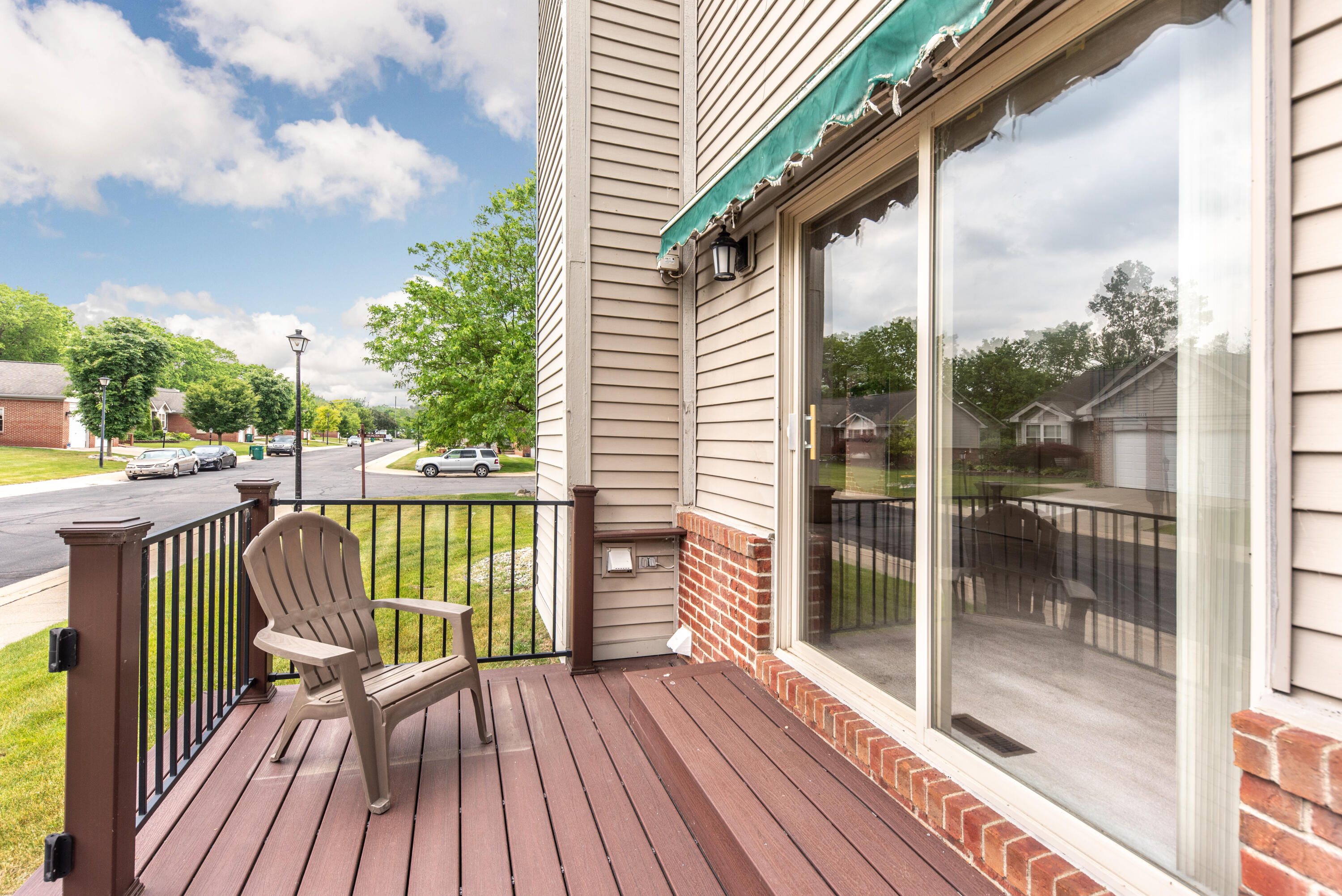 9159 Arlington Court
