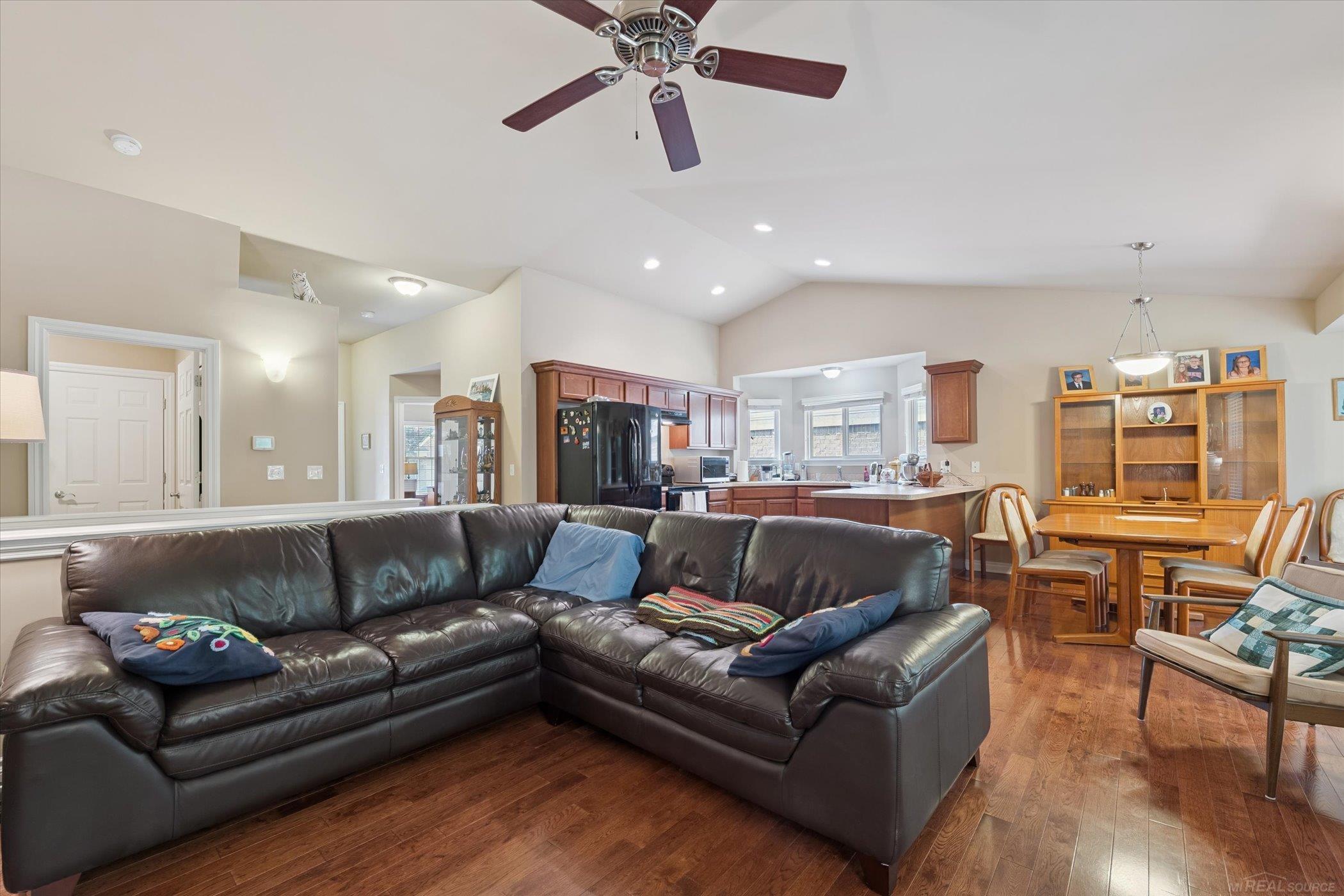 13689 Ridgepoint Dr Drive