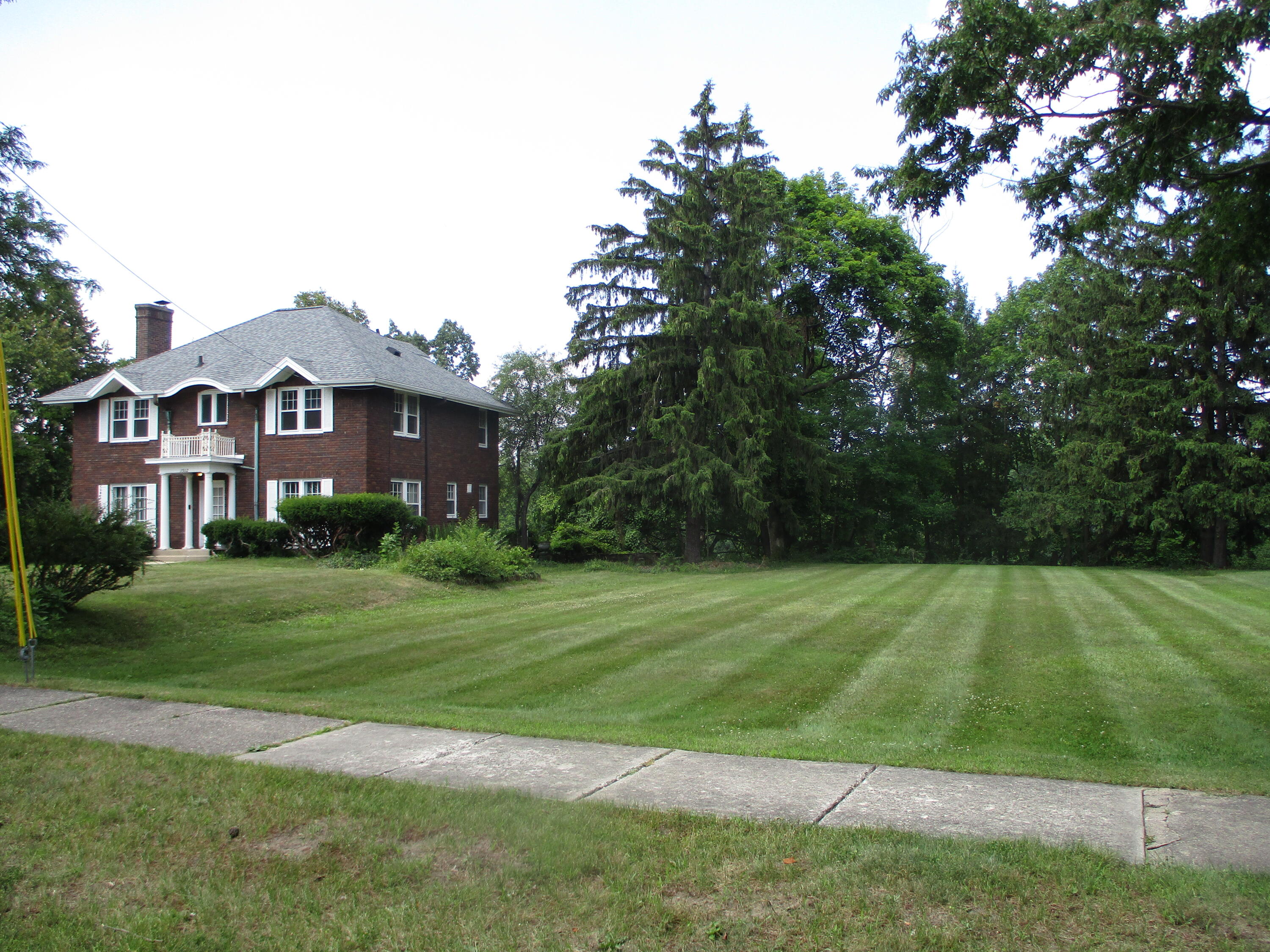 1912 Moores River Drive