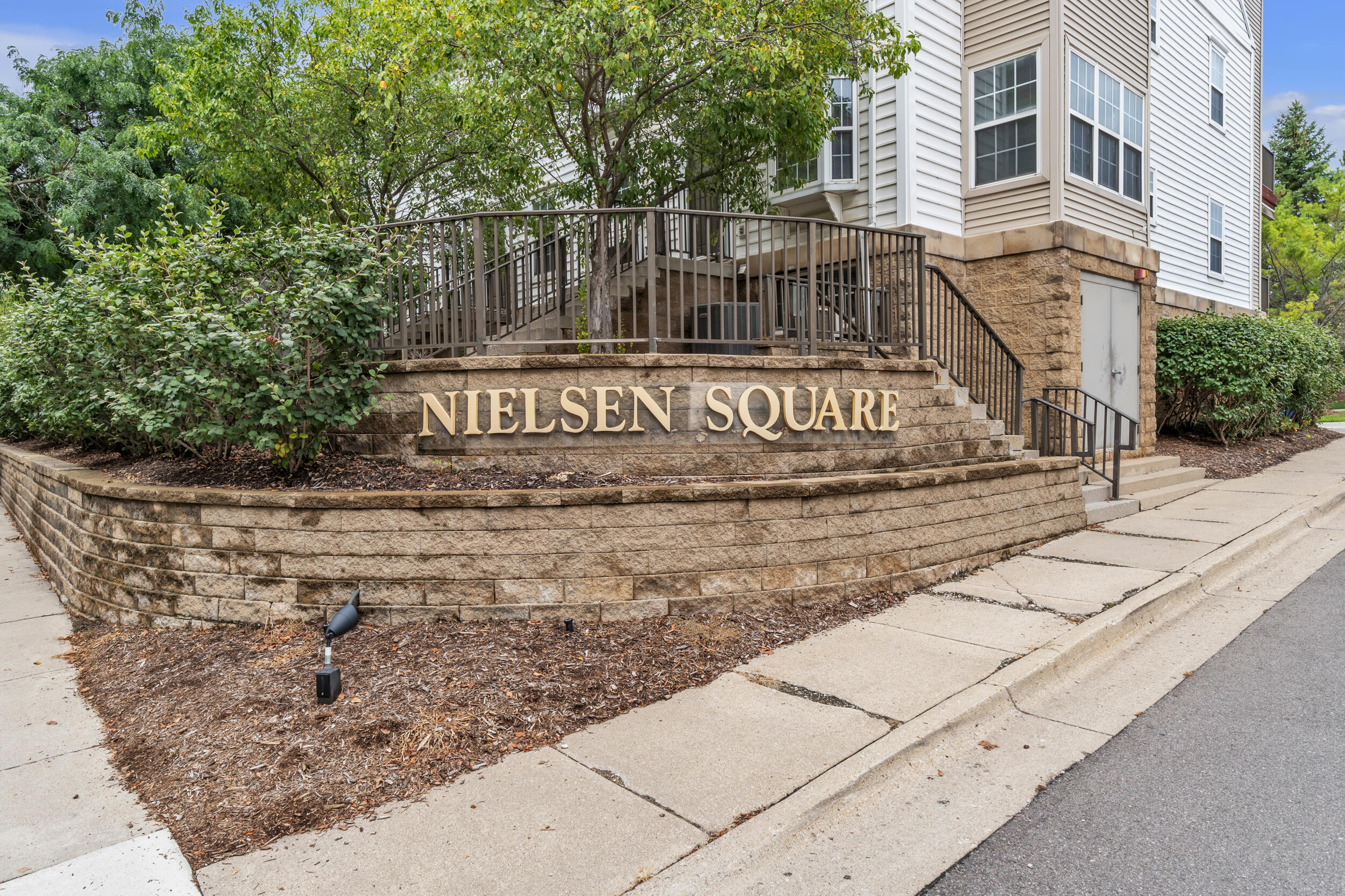 1021 Maiden Lane
