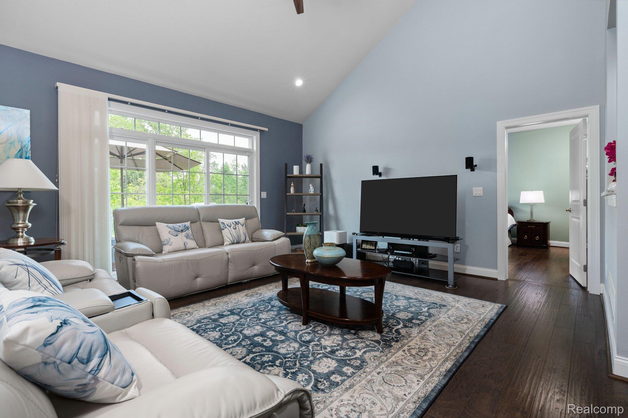2548 Oxford Circle