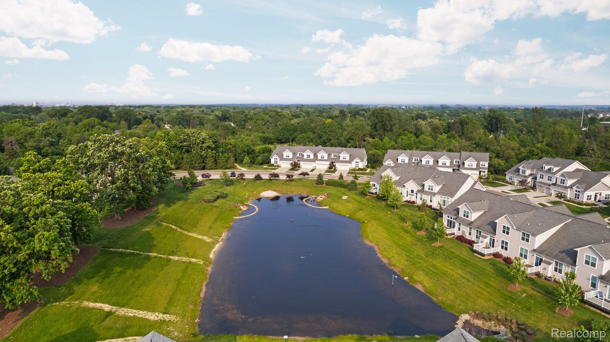 2548 Oxford Circle
