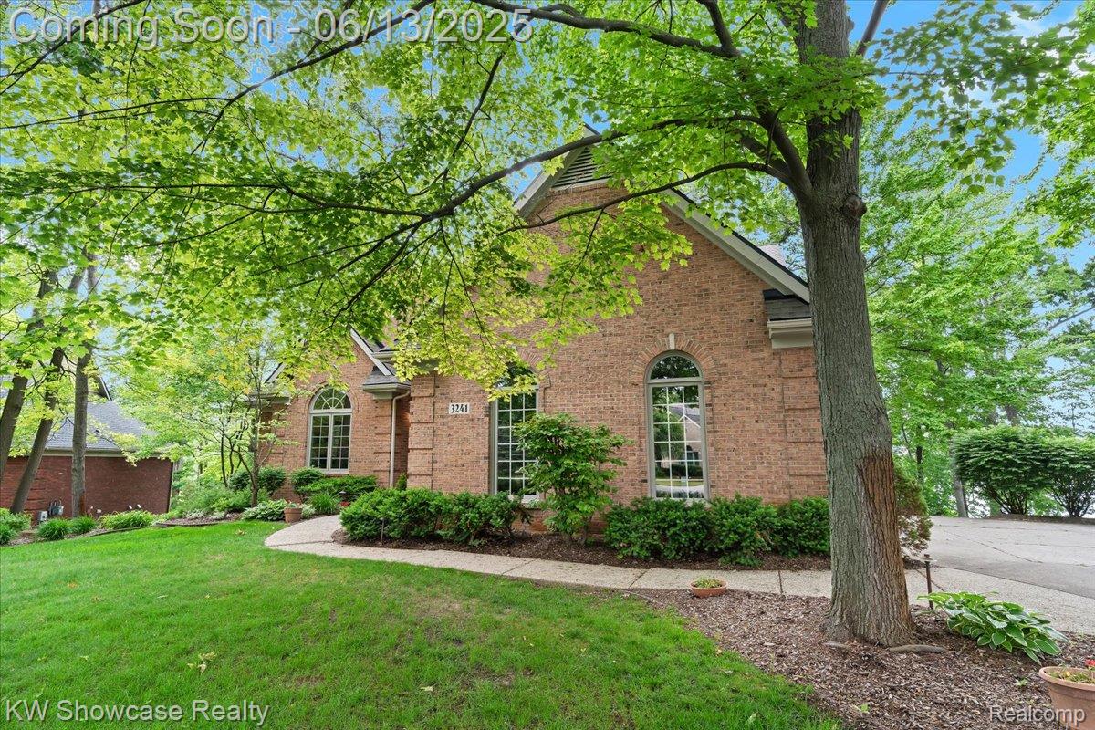 3241 GOVERNORS Lane