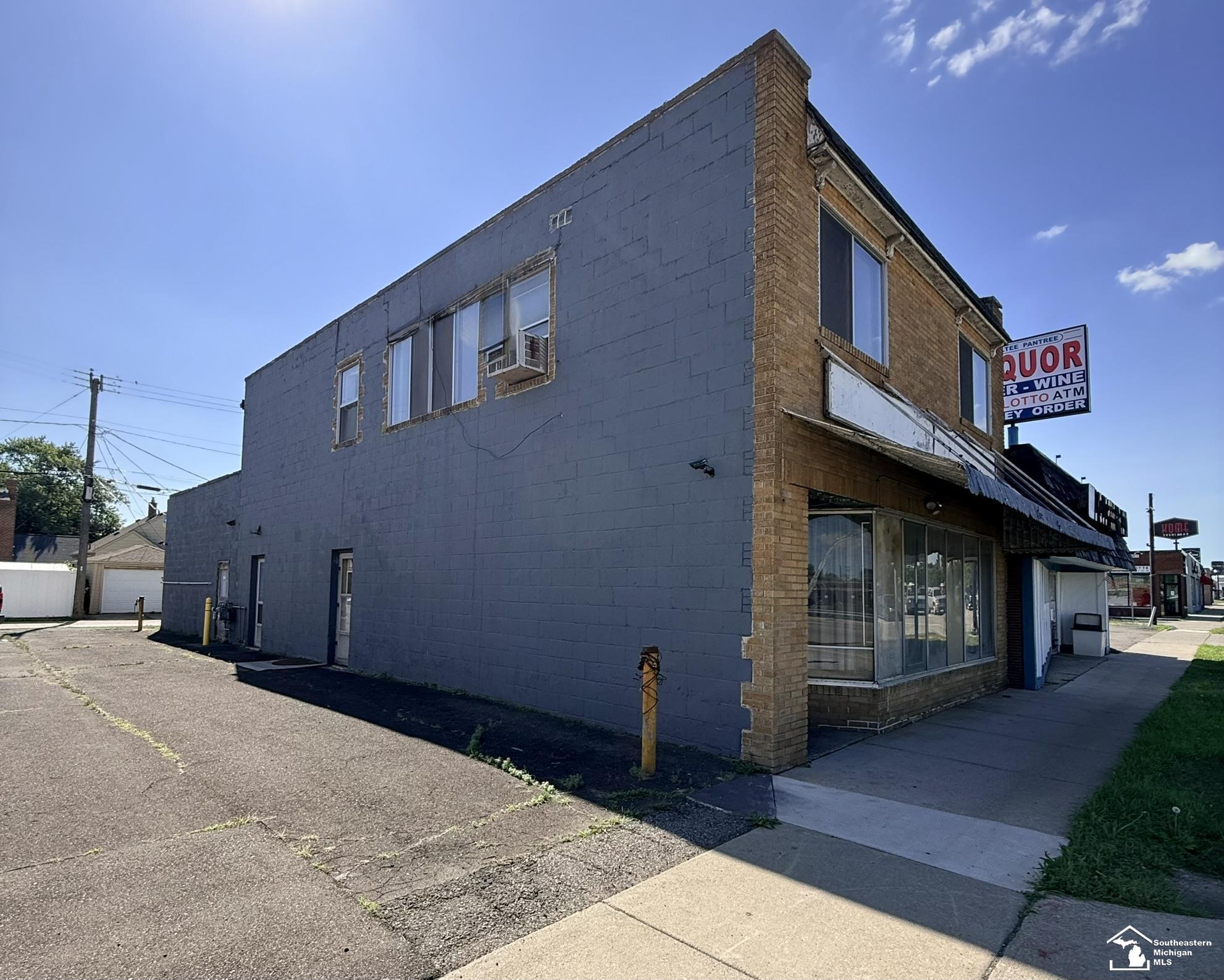 1093 Fort Street