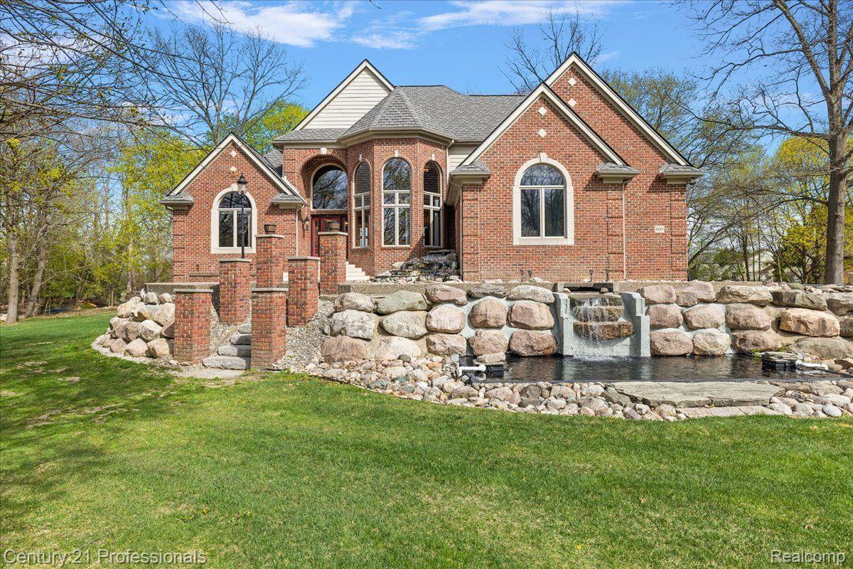 809 HAWKSMOORE Drive
