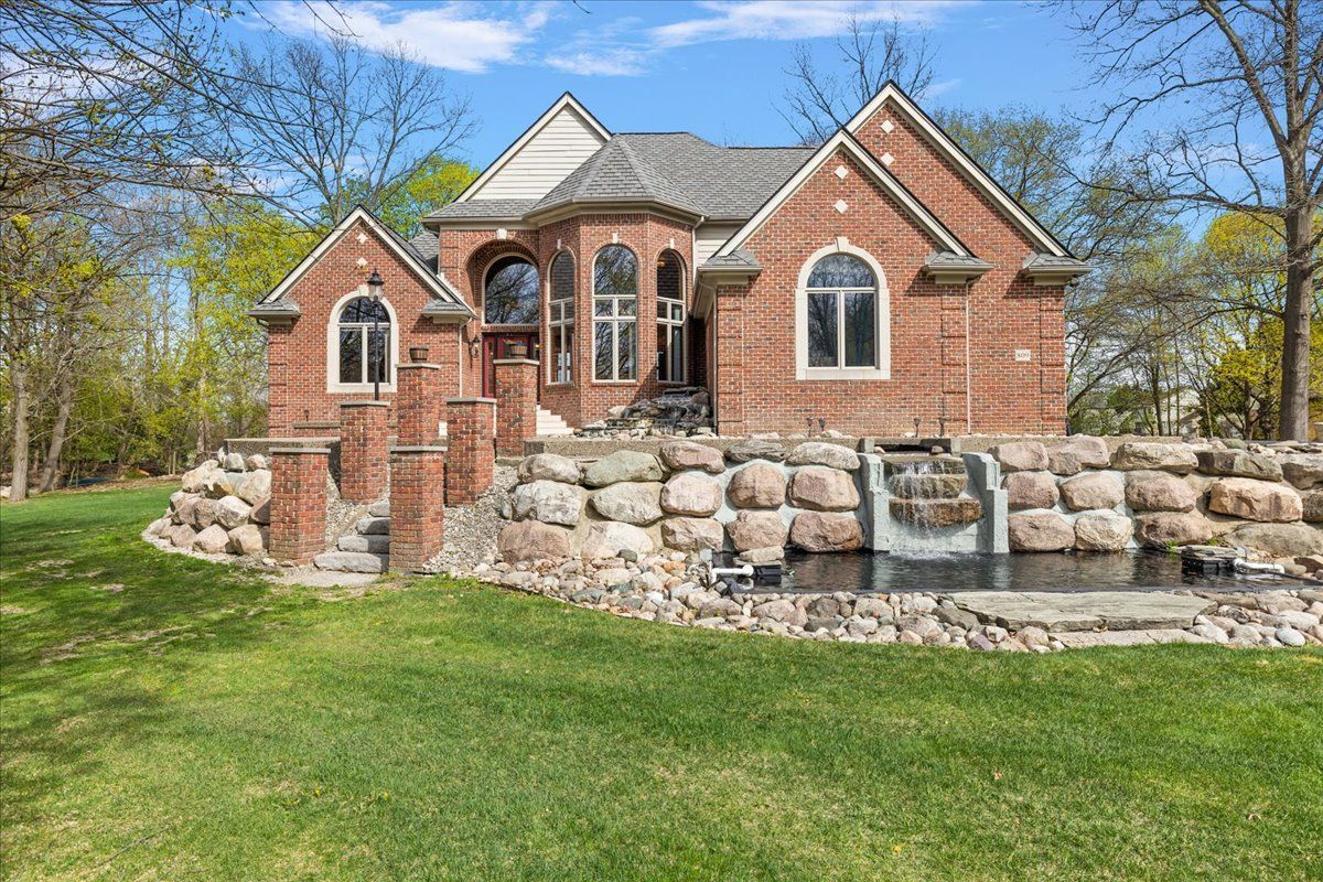 809 HAWKSMOORE Drive