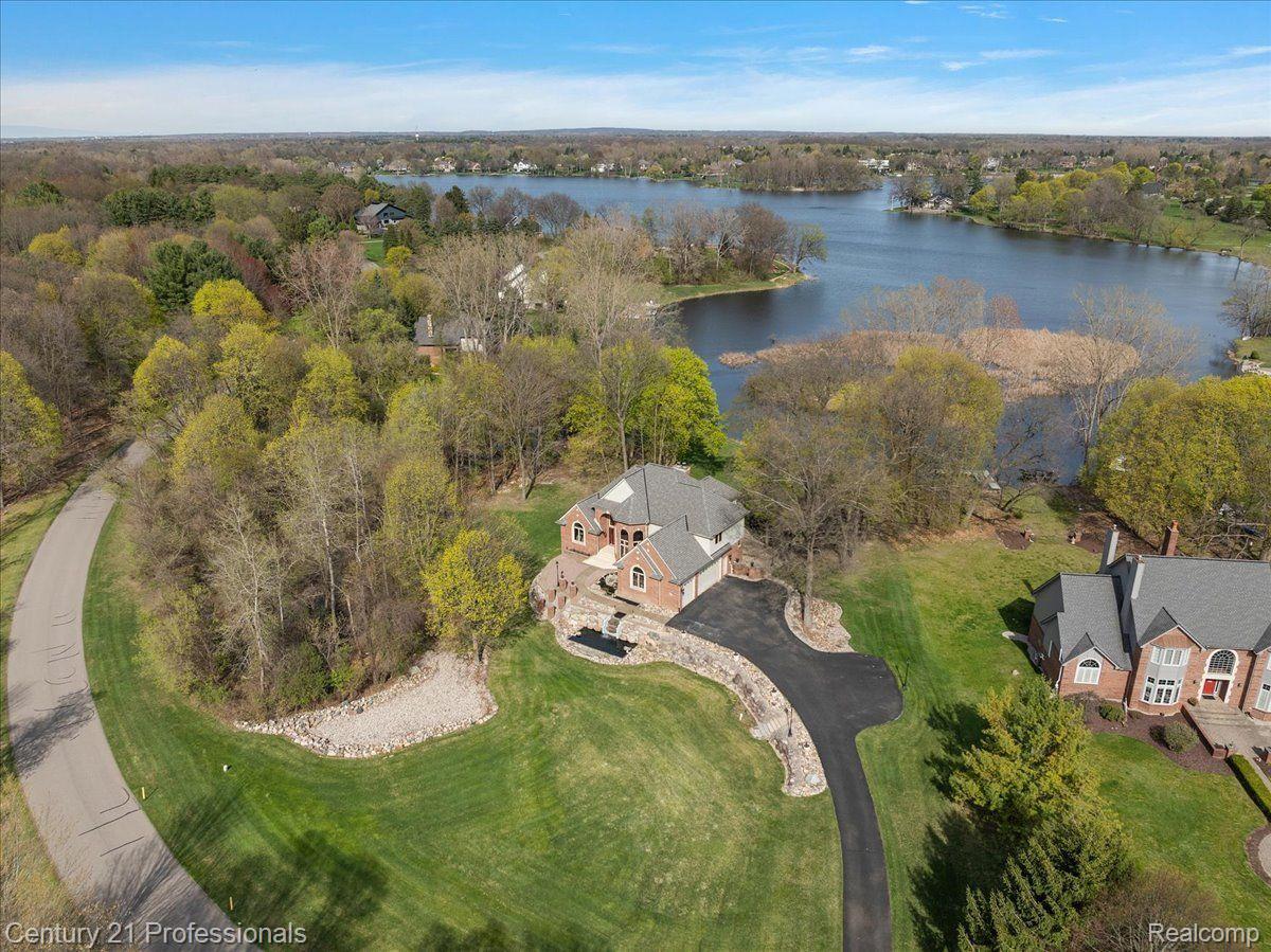 809 HAWKSMOORE Drive