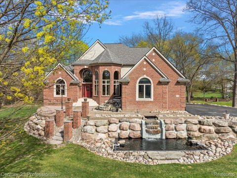 809 HAWKSMOORE Drive Independence Charter Township MI 48348