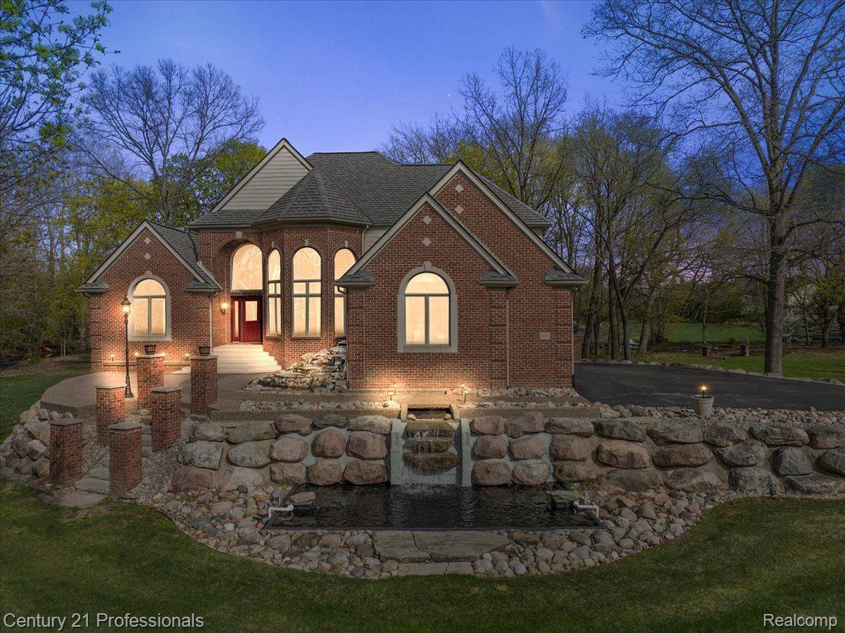 809 HAWKSMOORE Drive