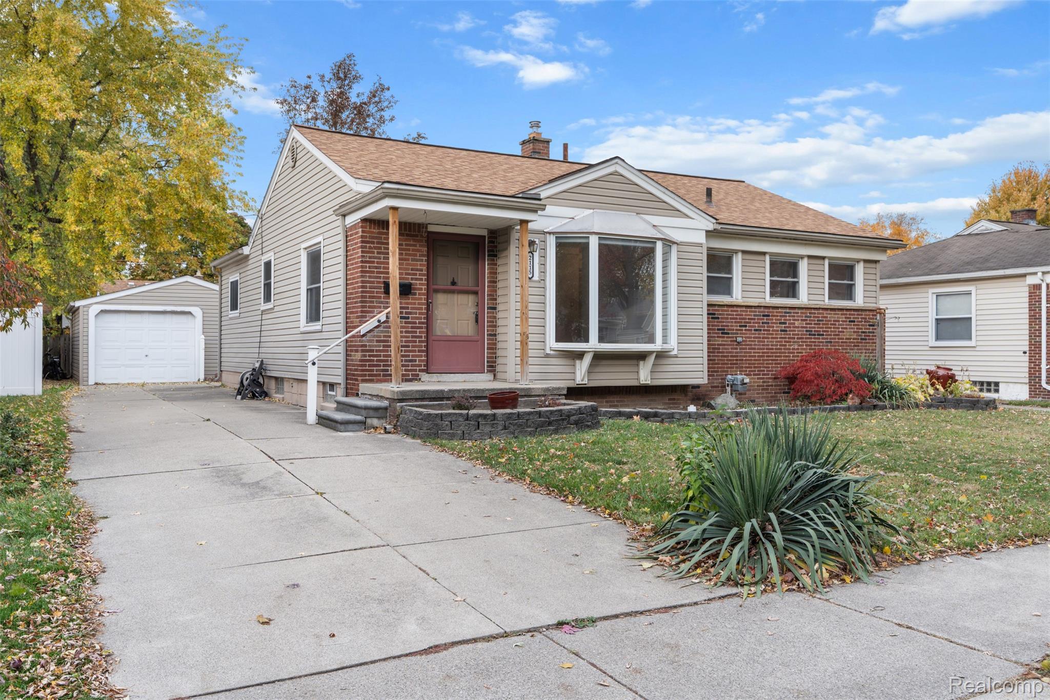 2115 E Hudson Avenue