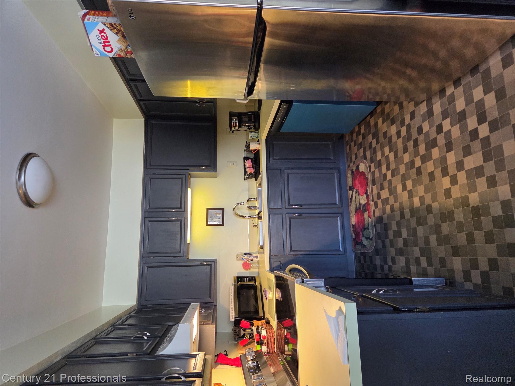 2513 Golden Shores Drive