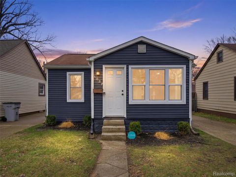 1027 E Milton Avenue Hazel Park City MI 48030