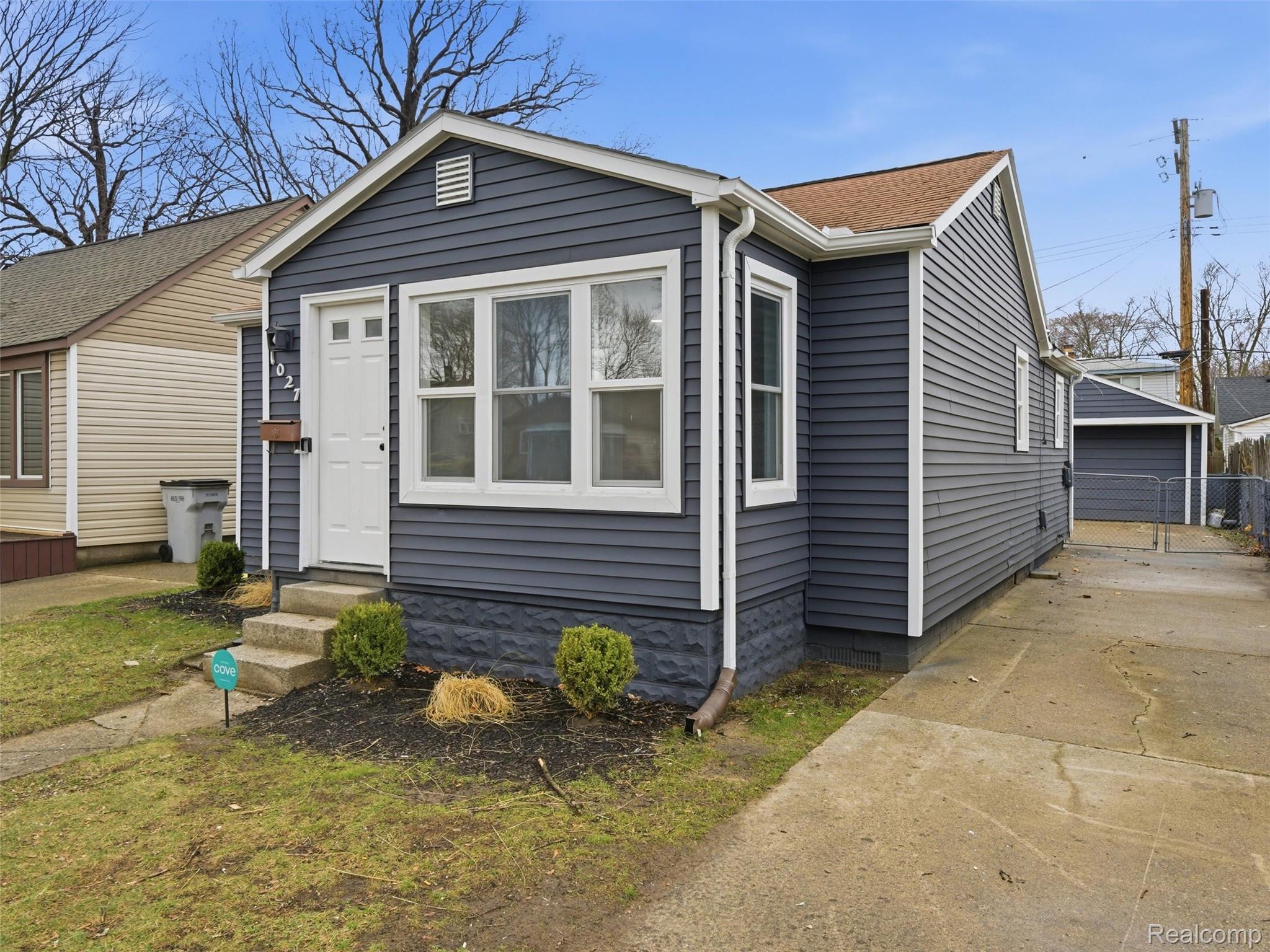 1027 E Milton Avenue