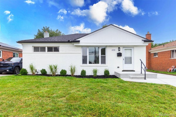 22707 PLAYVIEW ST, SAINT CLAIR SHORES, MI 48082 - Image f02fdd8b7b1cd3ecf9f8b0ff6089d9a0/1554777645