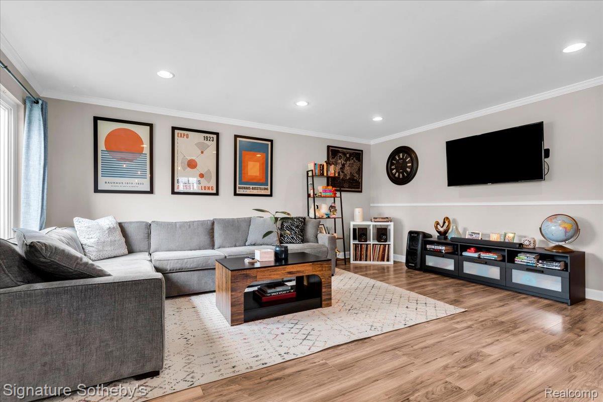 1099 Eaton Road