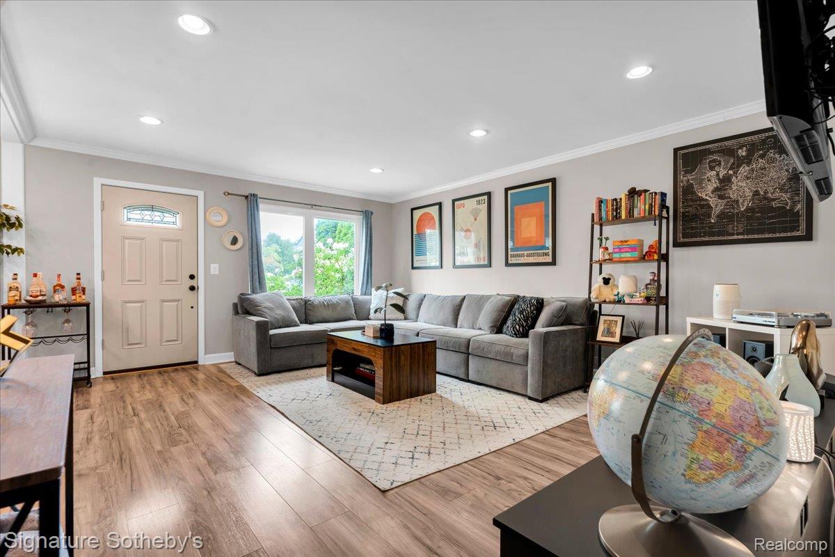 1099 Eaton Road