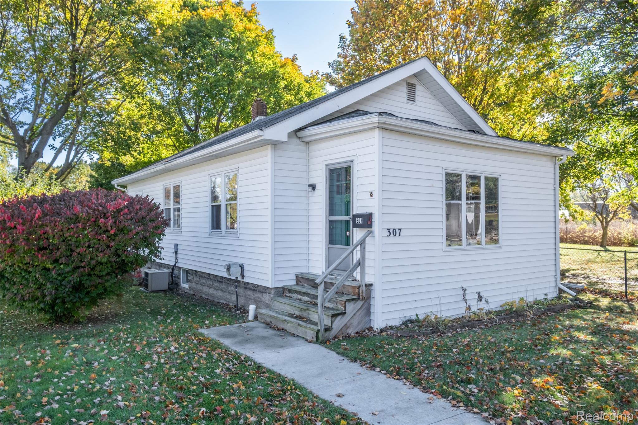 Holly Village, Michigan 48442, United States, 3 Bedrooms Bedrooms, ,1 BathroomBathrooms,Residential,Active,232877