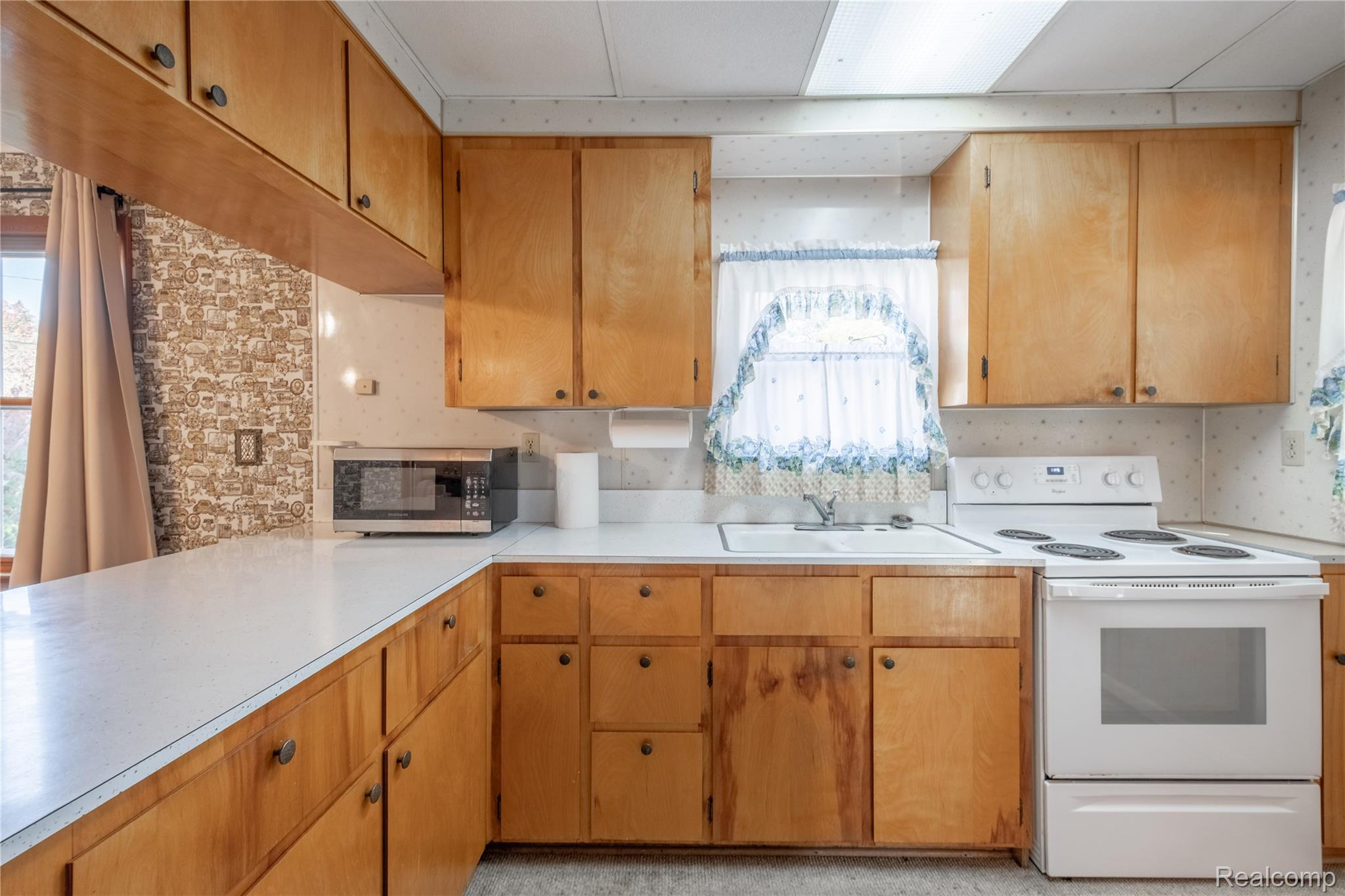 Holly Village, Michigan 48442, United States, 3 Bedrooms Bedrooms, ,1 BathroomBathrooms,Residential,Active,232877