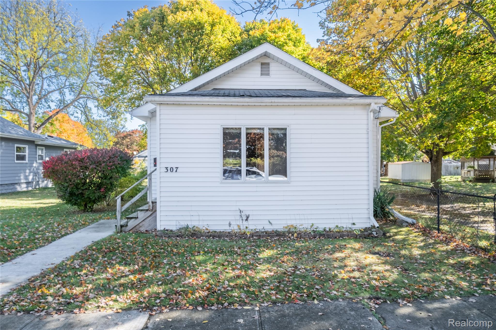 Holly Village, Michigan 48442, United States, 3 Bedrooms Bedrooms, ,1 BathroomBathrooms,Residential,Active,232877