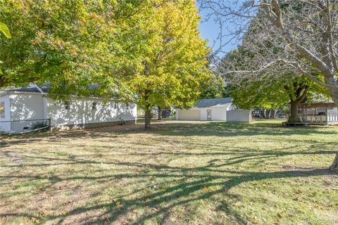 307 Center Street Holly Village MI 48442