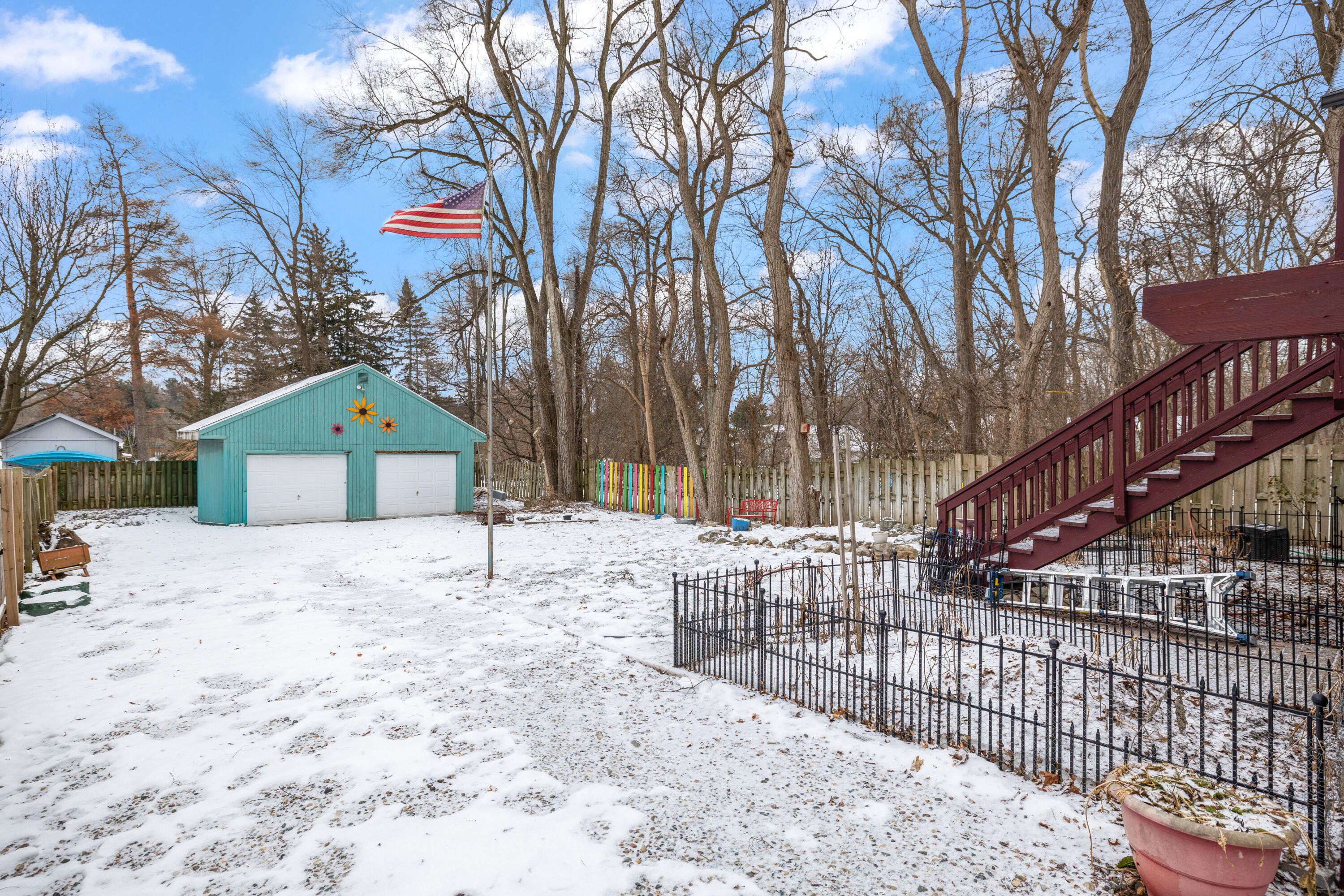 517 W Commerce Street