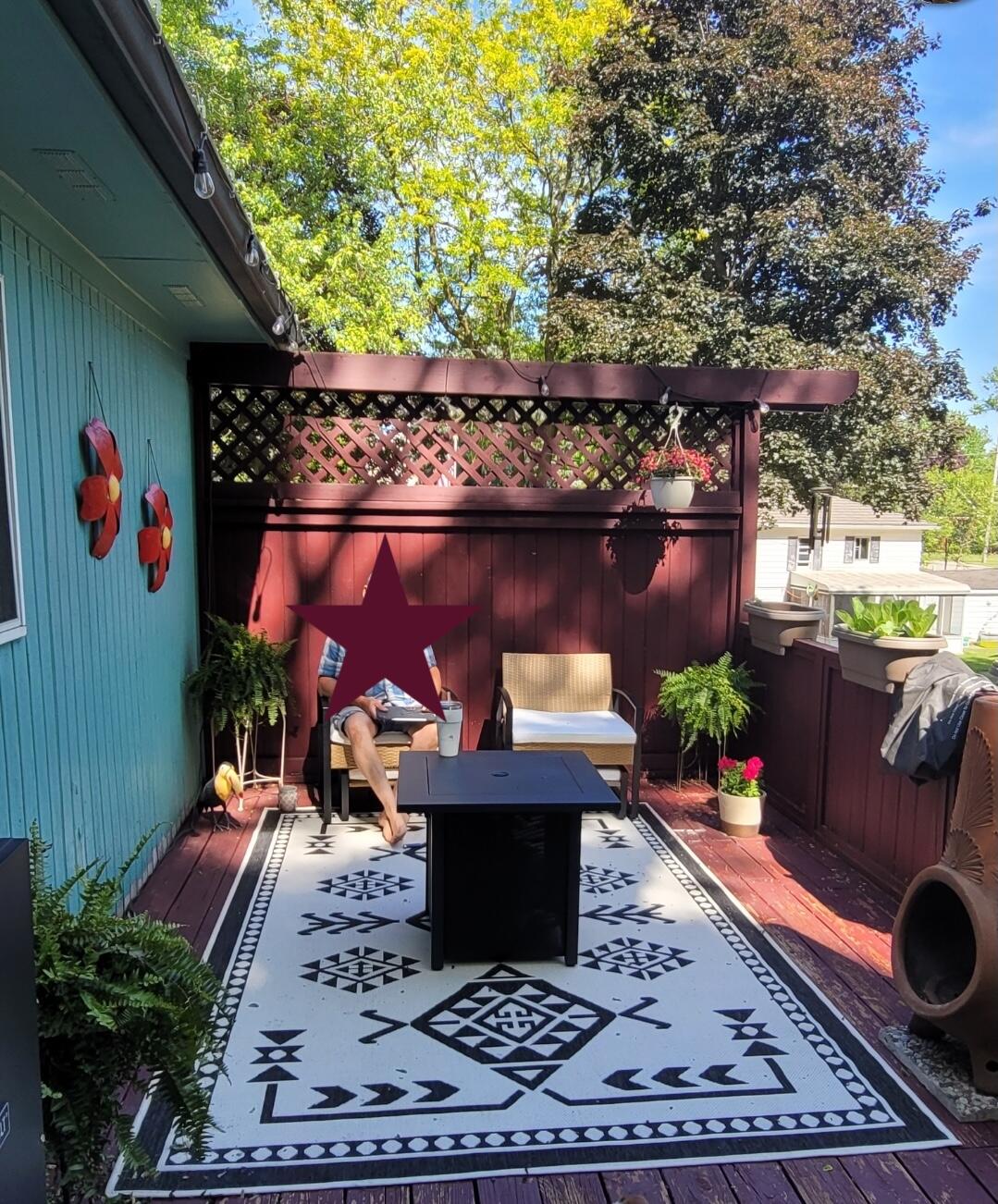 517 W Commerce Street