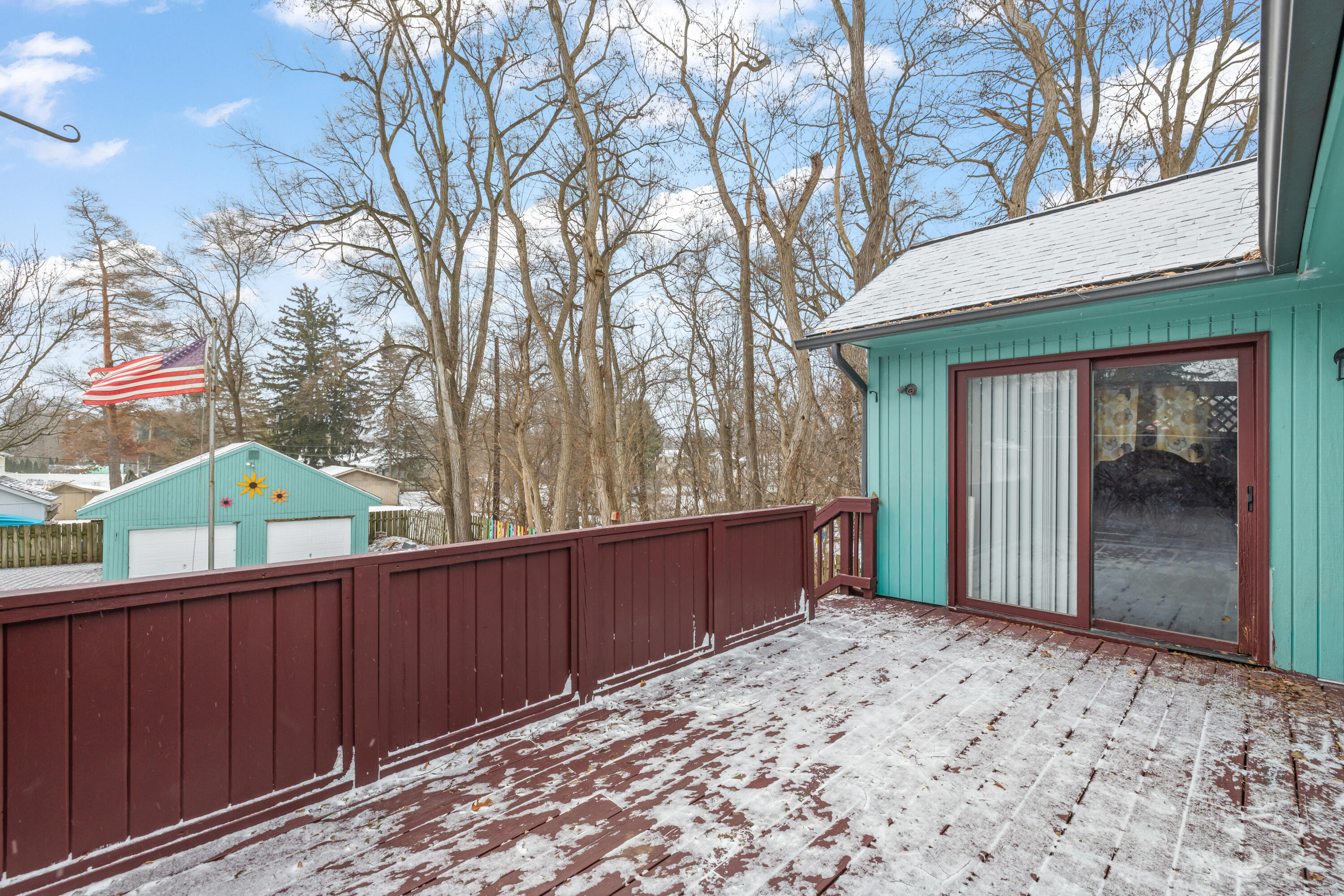 517 W Commerce Street