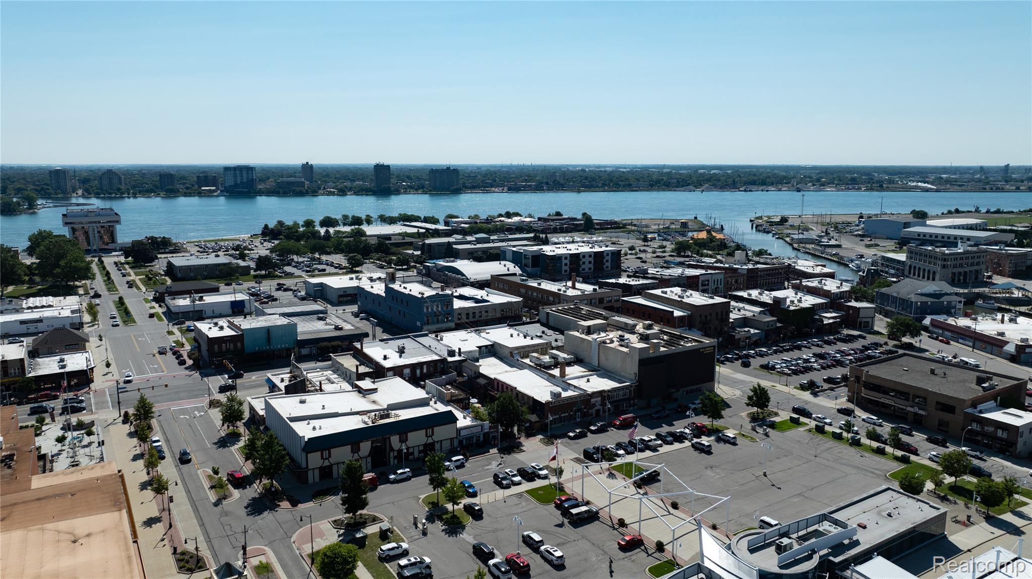 324 Superior Mall