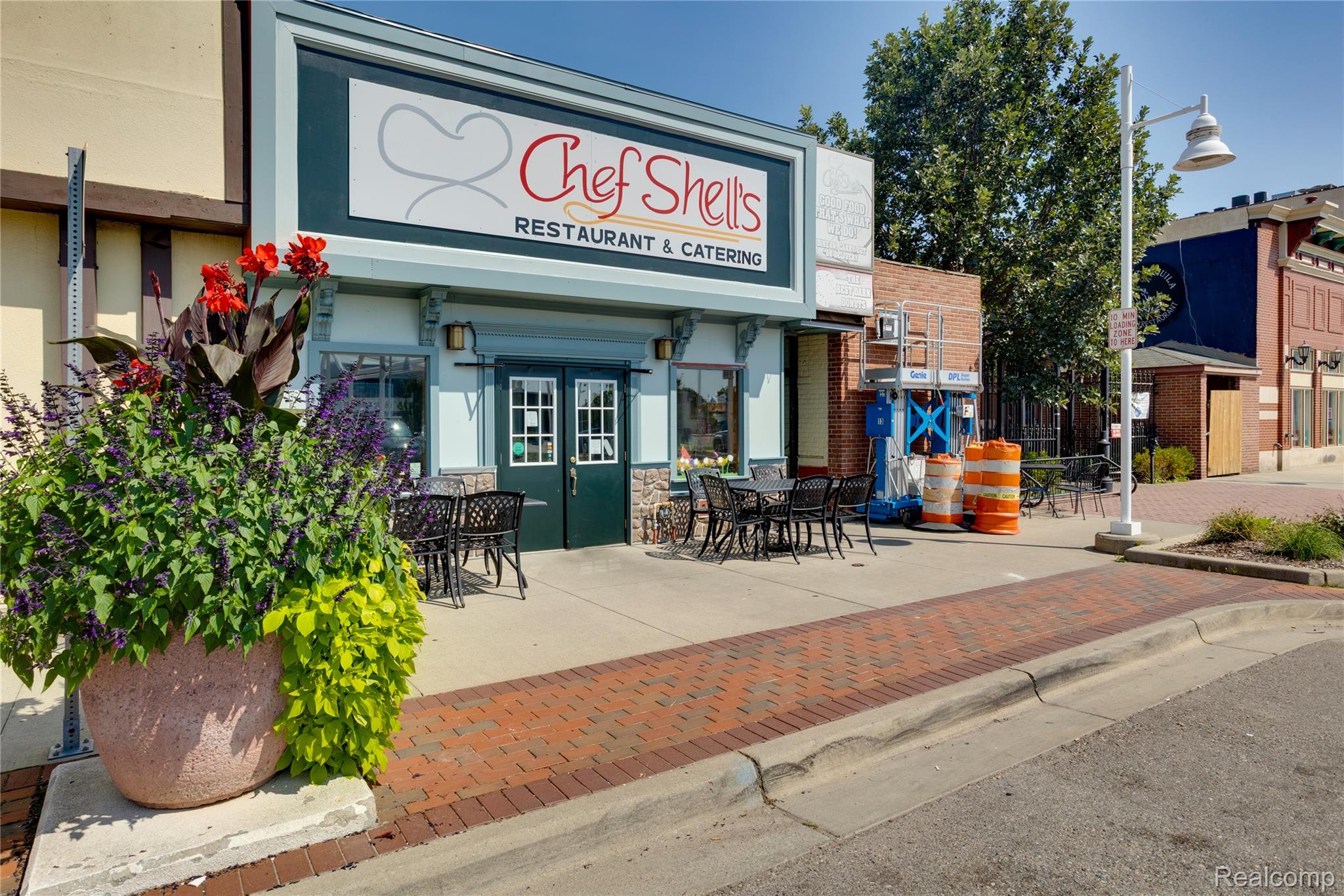 324 Superior Mall