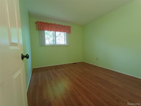 Tiny photo for 112 Stratford Lane, Rochester Hills City, MI 48309 (MLS # 20261043561)