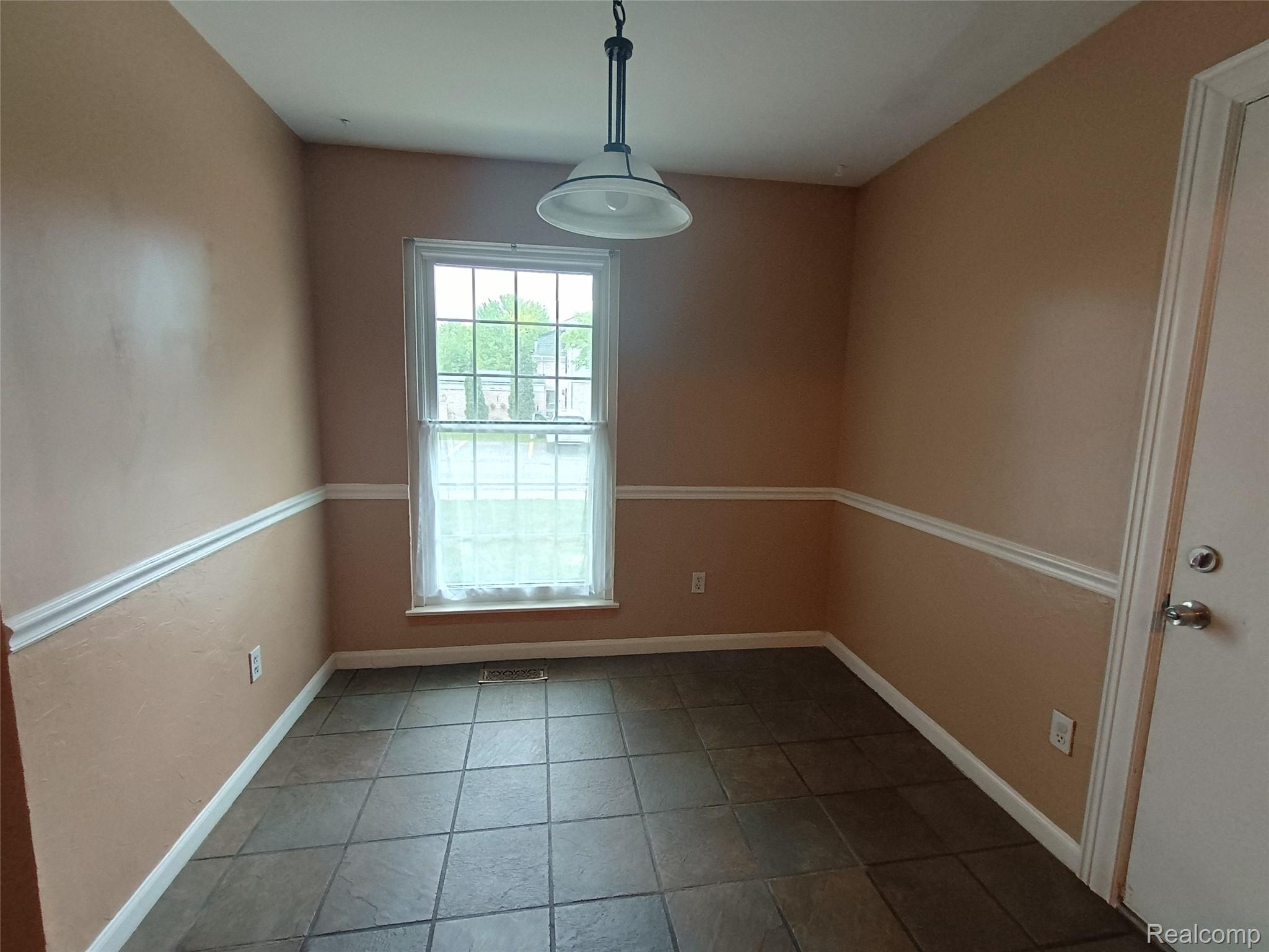 112 Stratford Lane