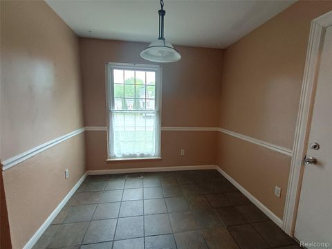 Tiny photo for 112 Stratford Lane, Rochester Hills City, MI 48309 (MLS # 20261043561)