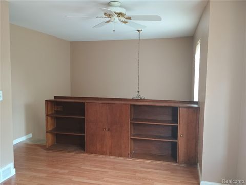 Tiny photo for 112 Stratford Lane, Rochester Hills City, MI 48309 (MLS # 20261043561)