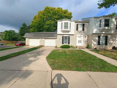 Photo of 112 Stratford Lane, Rochester Hills City, MI 48309 (MLS # 20261043561)