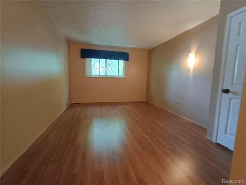 Tiny photo for 112 Stratford Lane, Rochester Hills City, MI 48309 (MLS # 20261043561)