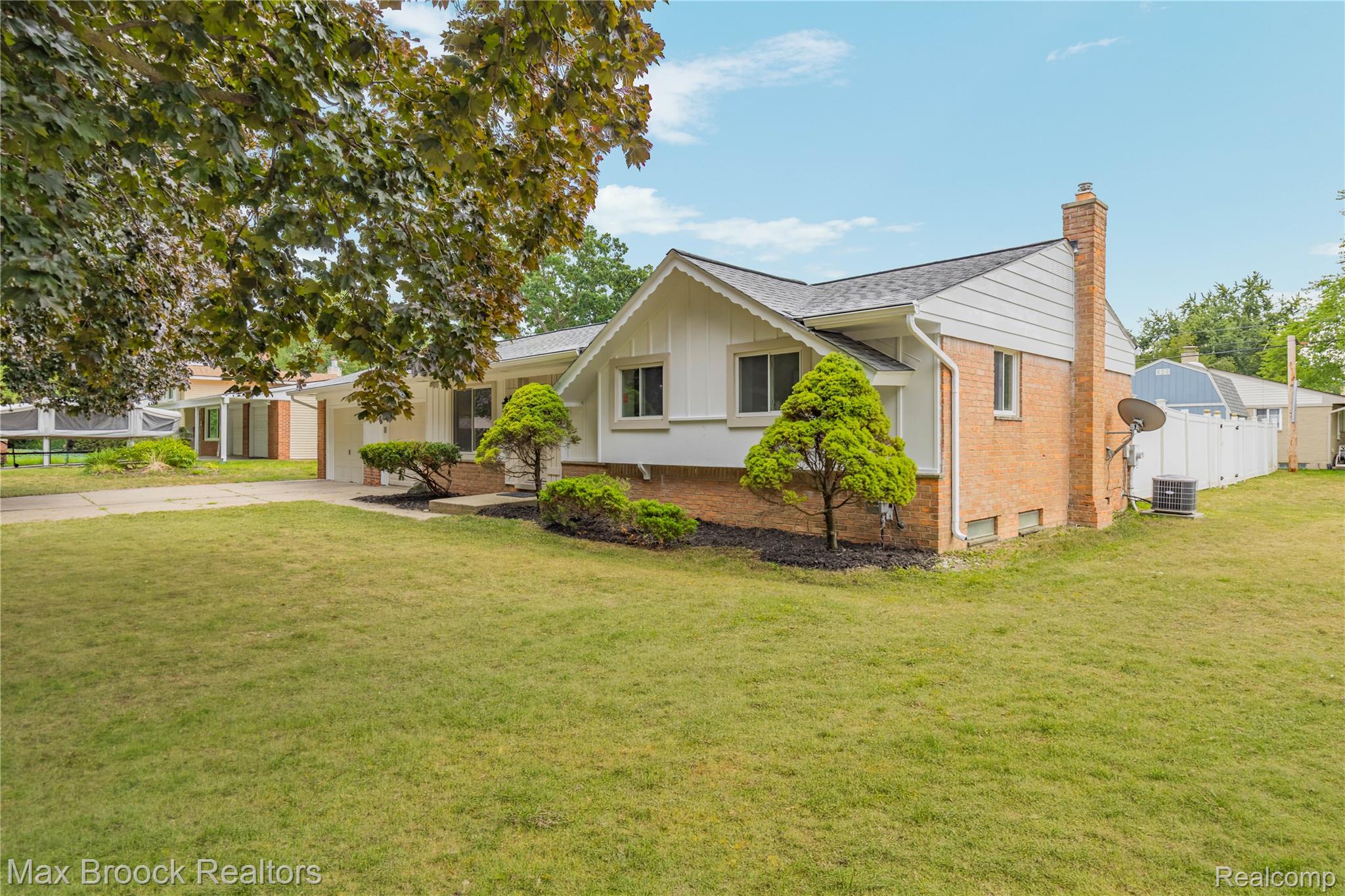 8735 Ringwood Drive