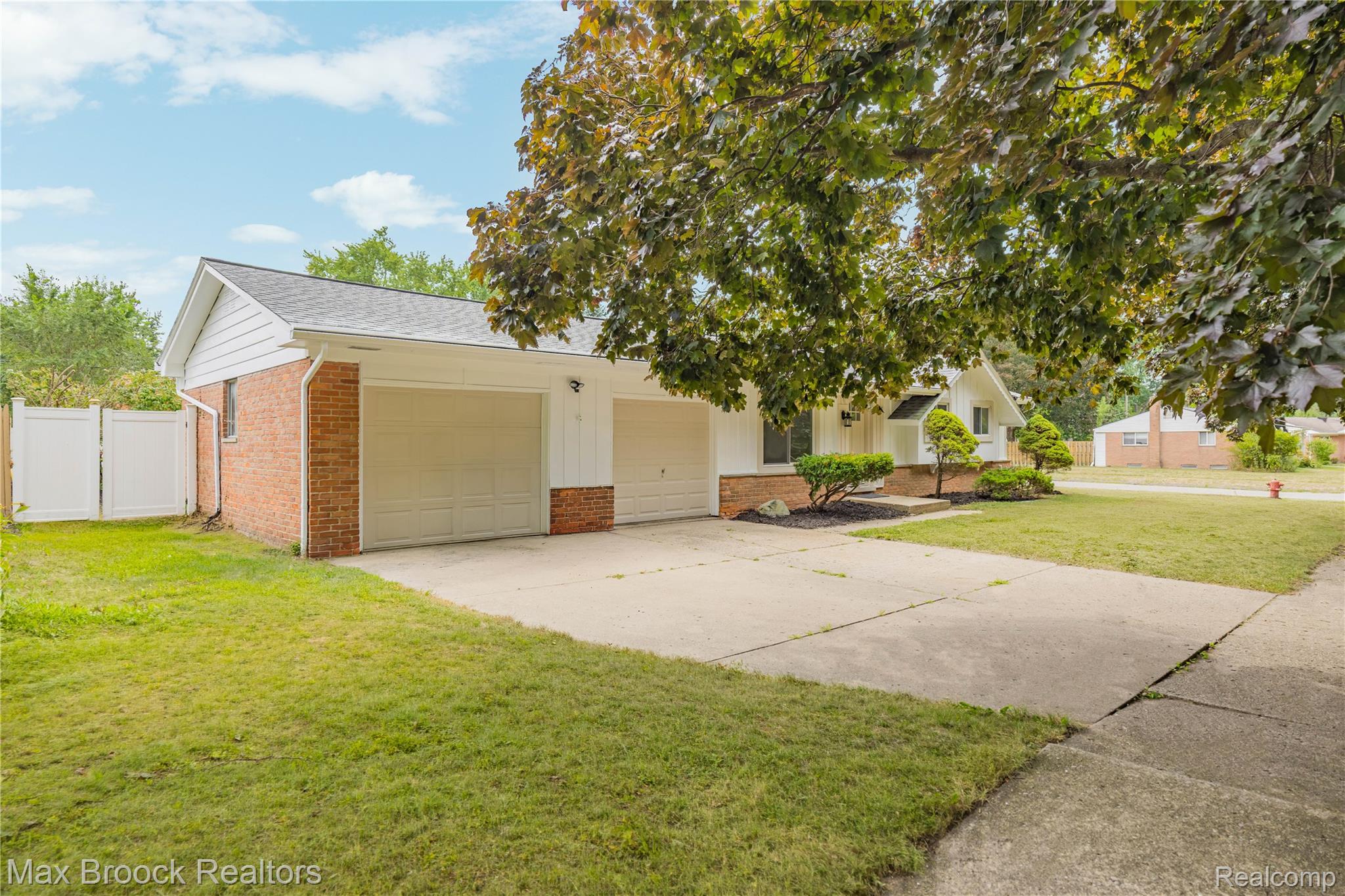 8735 Ringwood Drive