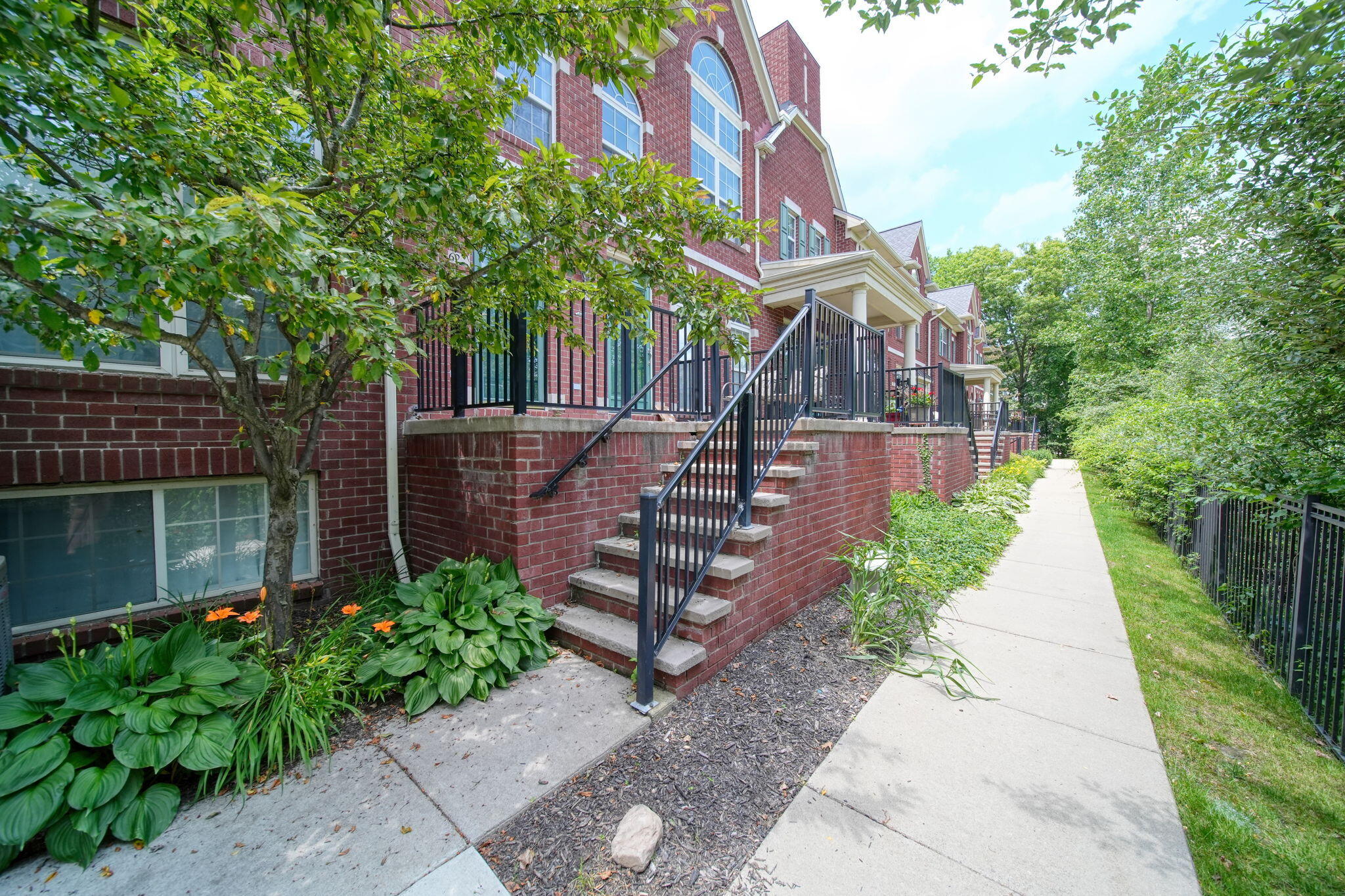 662 Village Lane